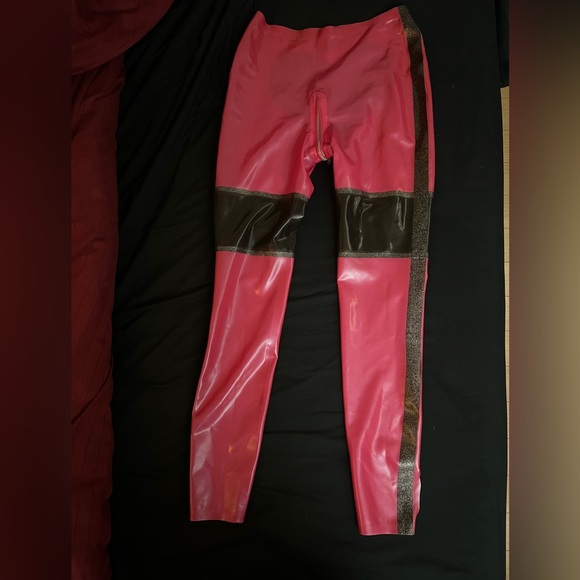 Bondinage small pink and grey latex pants with heart butt - Picture 2 of 5